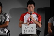 「自分がヒーローになって感じたこと」というテーマで話す成田蓮。