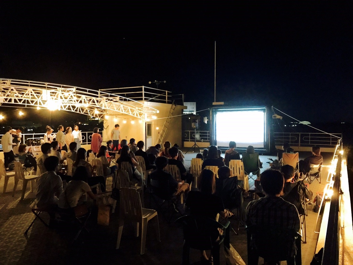 「野外映画×合コン～恋する月夜の映画館」イメージ