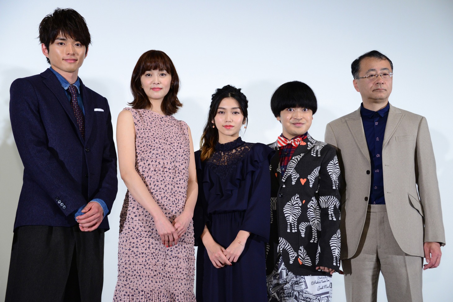 「リンキング・ラブ」完成披露舞台挨拶の様子。左から白洲迅、石橋杏奈、田野優花、加藤諒、金子修介。
