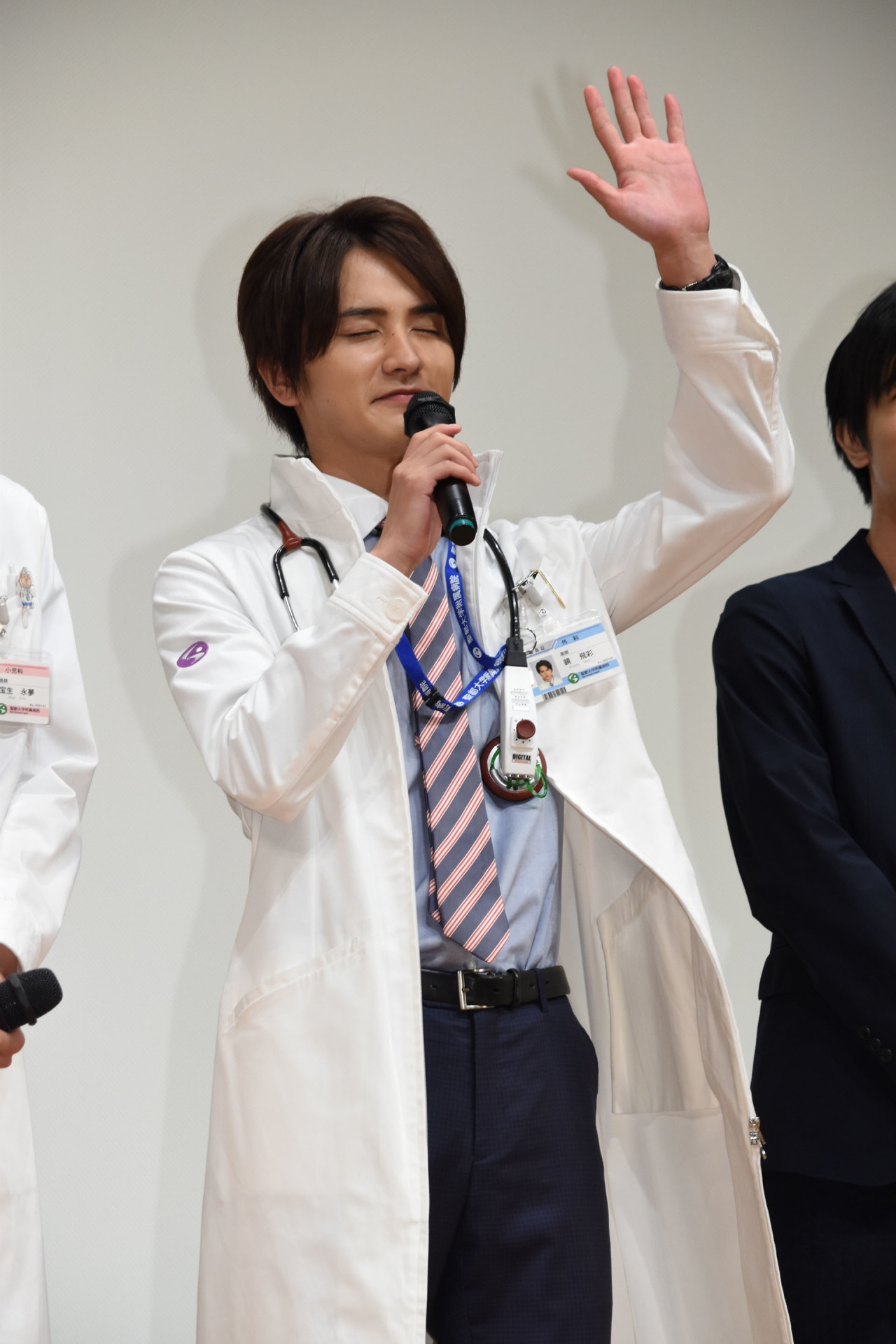 ファンの歓声を受け止める瀬戸利樹。