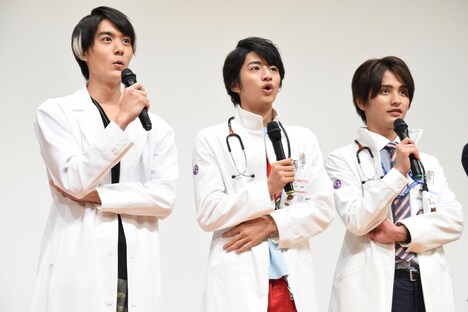 左から松本享恭、飯島寛騎、瀬戸利樹。