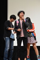 なぜかニコのリュックを背負ってきた上堀内佳寿也（中央）。