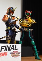 左から仮面ライダー鎧武、仮面ライダーオーズ。