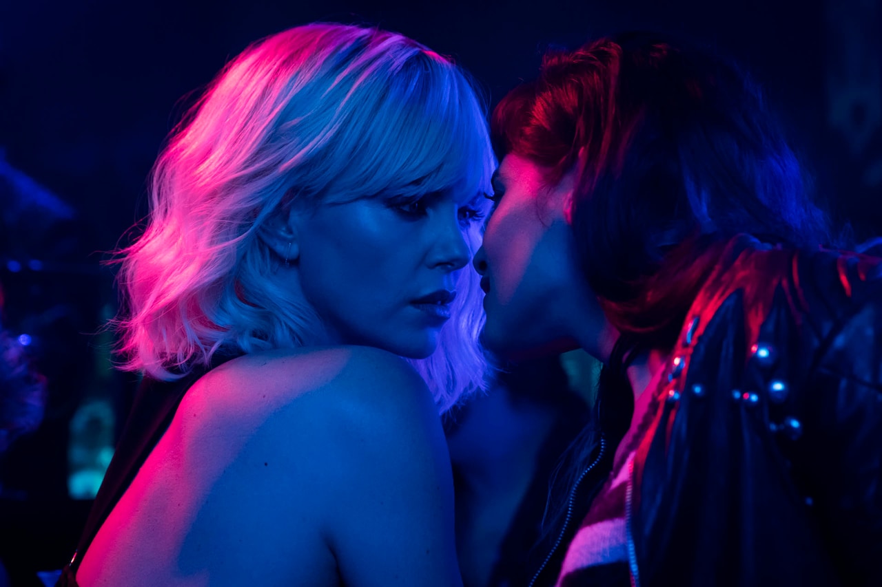 美女×美女、シャーリーズ・セロンが激しくキスする「アトミック・ブロンド」新映像