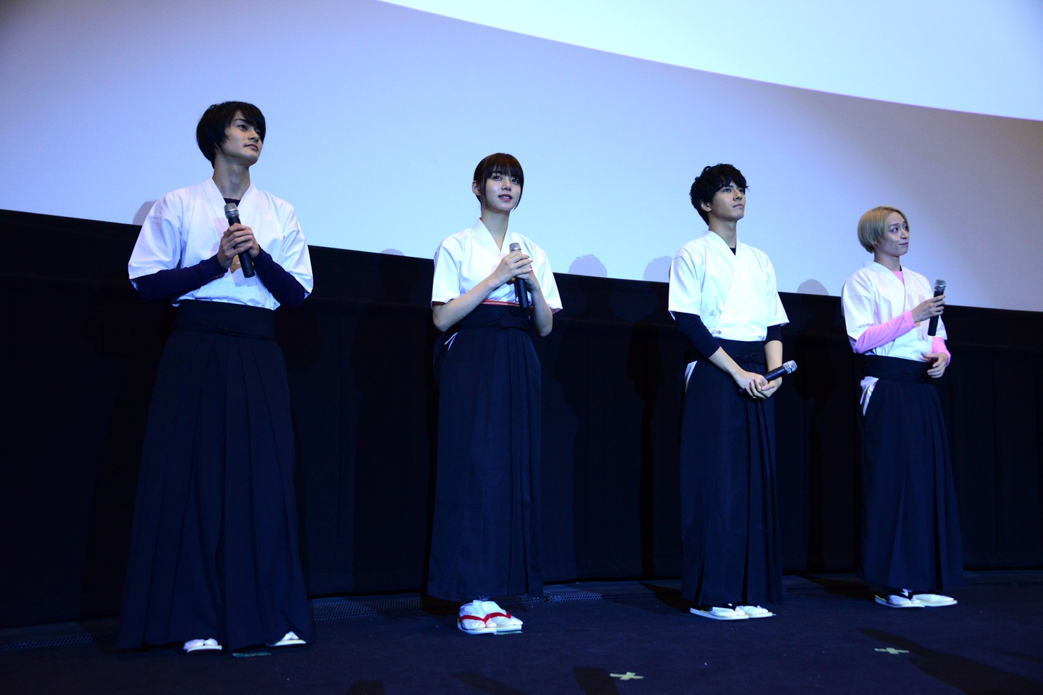 「一礼して、キス」完成披露上映会の様子。左から結木滉星、池田エライザ、中尾暢樹、前山剛久。