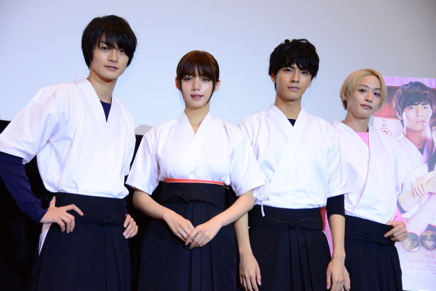「一礼して、キス」完成披露上映会の様子。左から結木滉星、池田エライザ、中尾暢樹、前山剛久。
