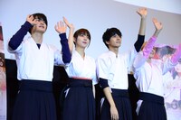 「一礼して、キス」完成披露上映会の様子。左から結木滉星、池田エライザ、中尾暢樹、前山剛久。