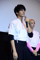 弓道審査で初段を取得したことを報告する中尾暢樹。