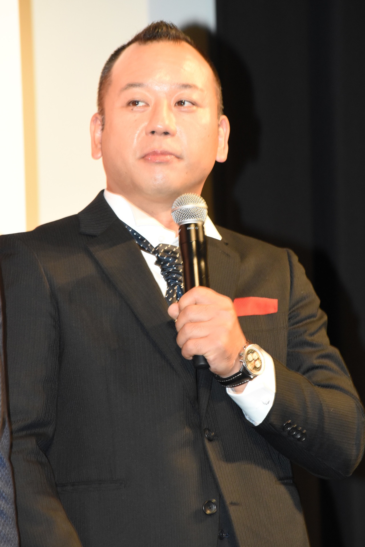 バイきんぐの西村瑞樹。
