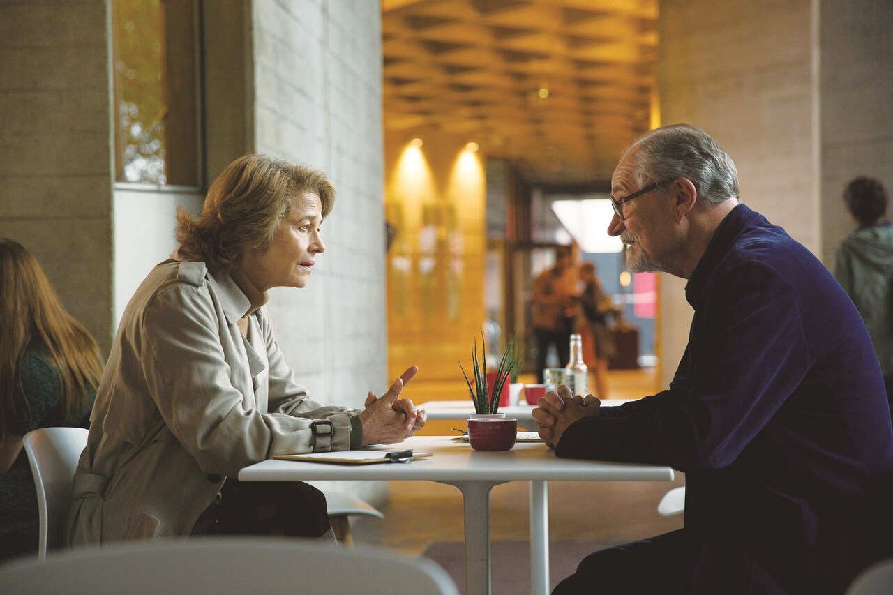 ジム・ブロードベントとシャーロット・ランプリングが共演するミステリー公開