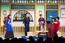 吉本新喜劇の様子。
