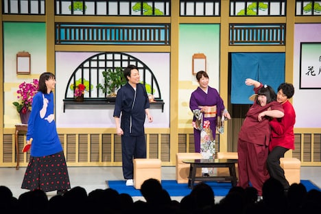 吉本新喜劇の様子。