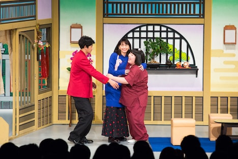 吉本新喜劇の様子。