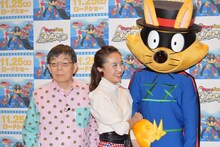 左から原ゆたか、百田夏菜子、ゾロリ。