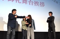 「亜人」大ヒット舞台挨拶の様子。