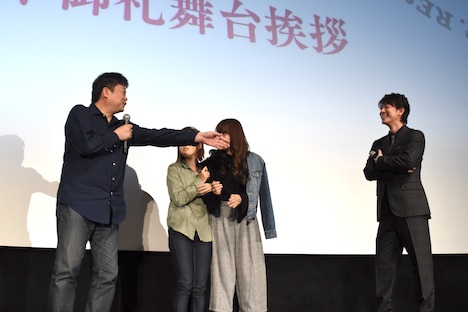 「亜人」大ヒット舞台挨拶の様子。