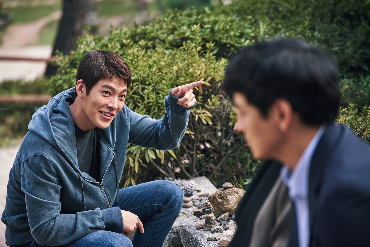 「MASTER」キム・ウビン演じるお調子者の天才ハッカー捉えた新写真9枚到着