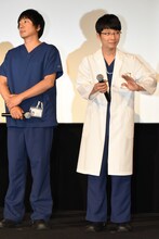 左から大森南朋、星野源。