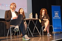 「神は眠るが、我は歌う」トークイベントの様子。