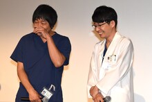 左から大森南朋、星野源。