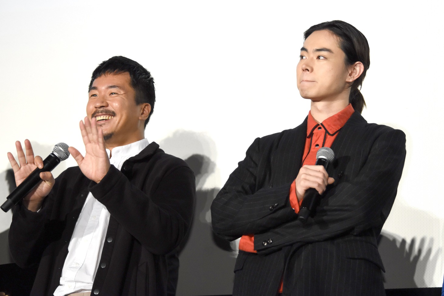 左からヤン・イクチュン、菅田将暉。