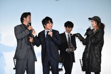 「この中で一番ゆがんでいる人は？」という質問で、山本美月（右）に指差され、驚く神木隆之介（中央左）。