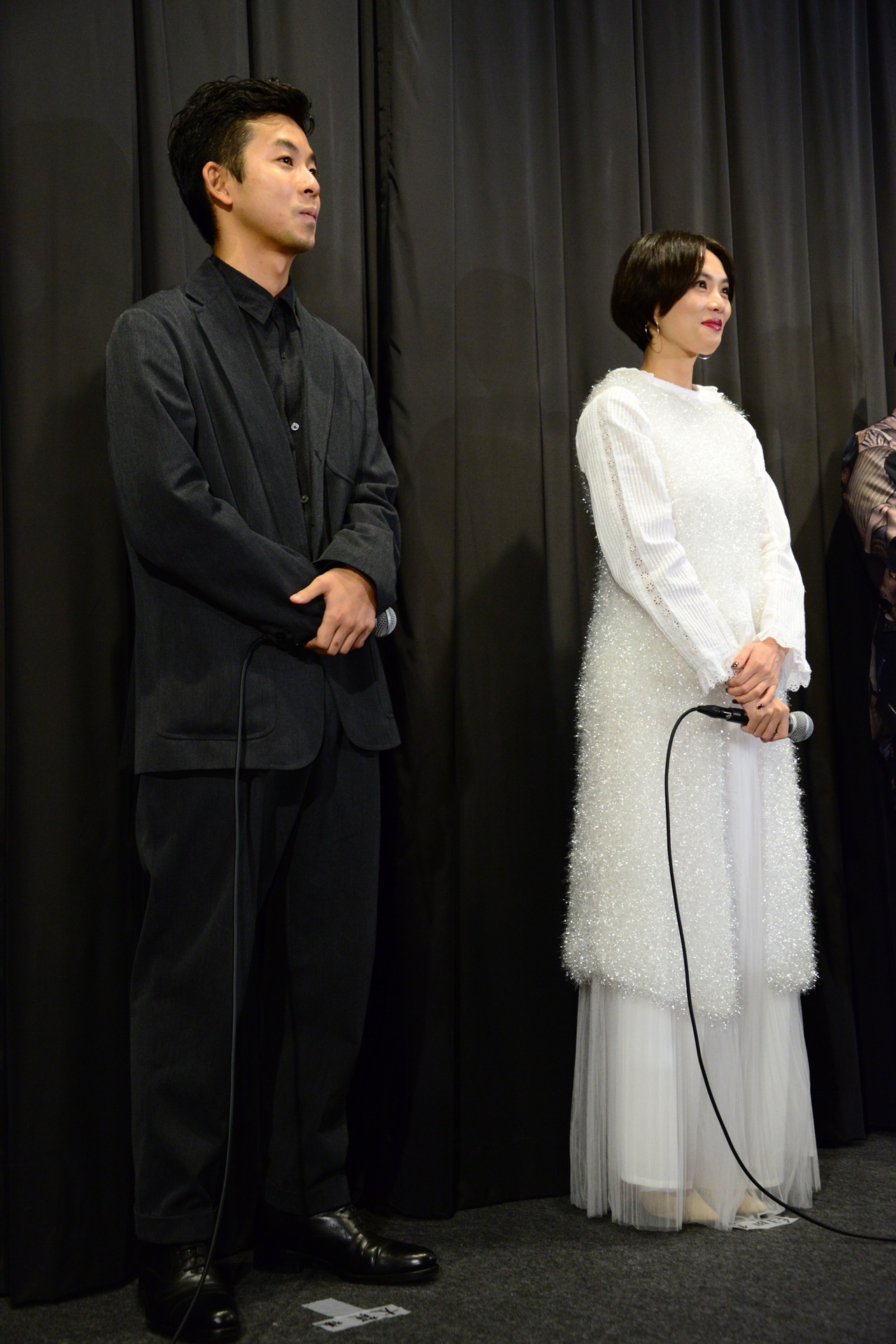 左から太賀、臼田あさ美。