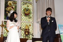 左から森川葵、佐藤寛太。
