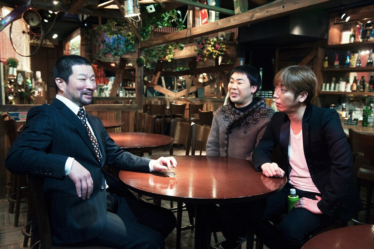 「ワレワレハワラワレタイ ウケたら、うれしい。それだけや。」より、木村祐一（左）、フットボールアワー（右）。