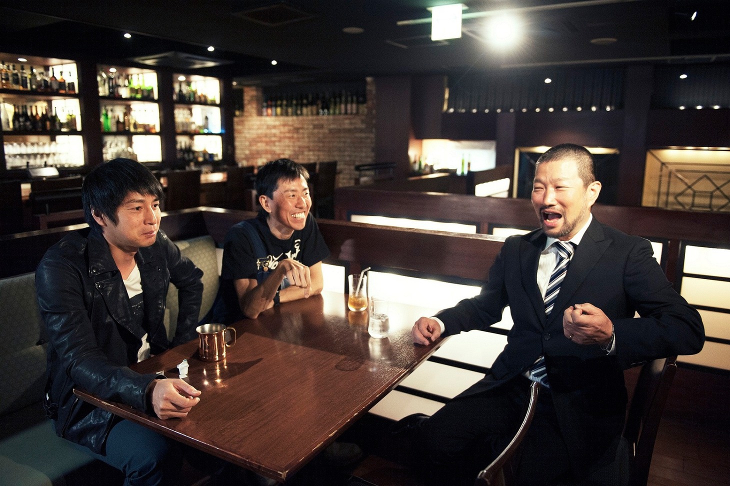 「ワレワレハワラワレタイ ウケたら、うれしい。それだけや。」より、チュートリアル（左）、木村祐一（右）。
