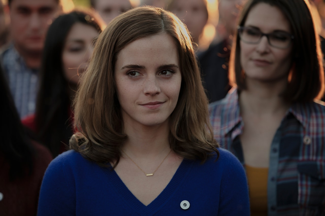 エマ・ワトソンが超巨大SNS企業の入社面接に臨む「ザ・サークル」本編映像