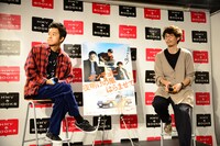 「ポンチョに夜明けの風はらませて」トークイベントの様子。左から太賀、早見和真。