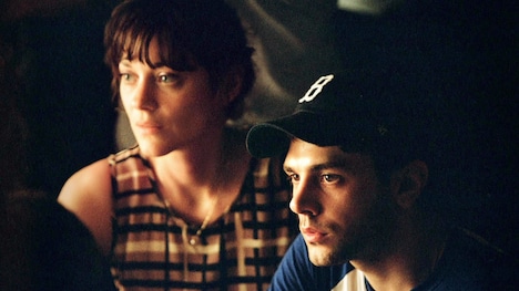 左からマリオン・コティヤール、グザヴィエ・ドラン。