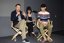 左からマーク・ウェブ、ミト。