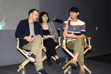 左からマーク・ウェブ、ミト。