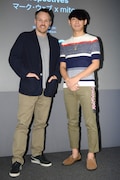 左からマーク・ウェブ、ミト。