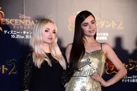 左からダヴ・キャメロン、ソフィア・カーソン。