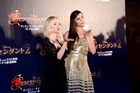 左からダヴ・キャメロン、ソフィア・カーソン。