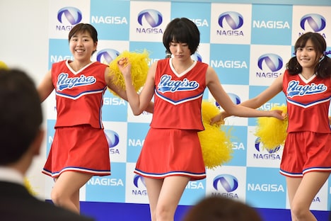 「ミックス。」より、チアガール姿の多満子（中）。