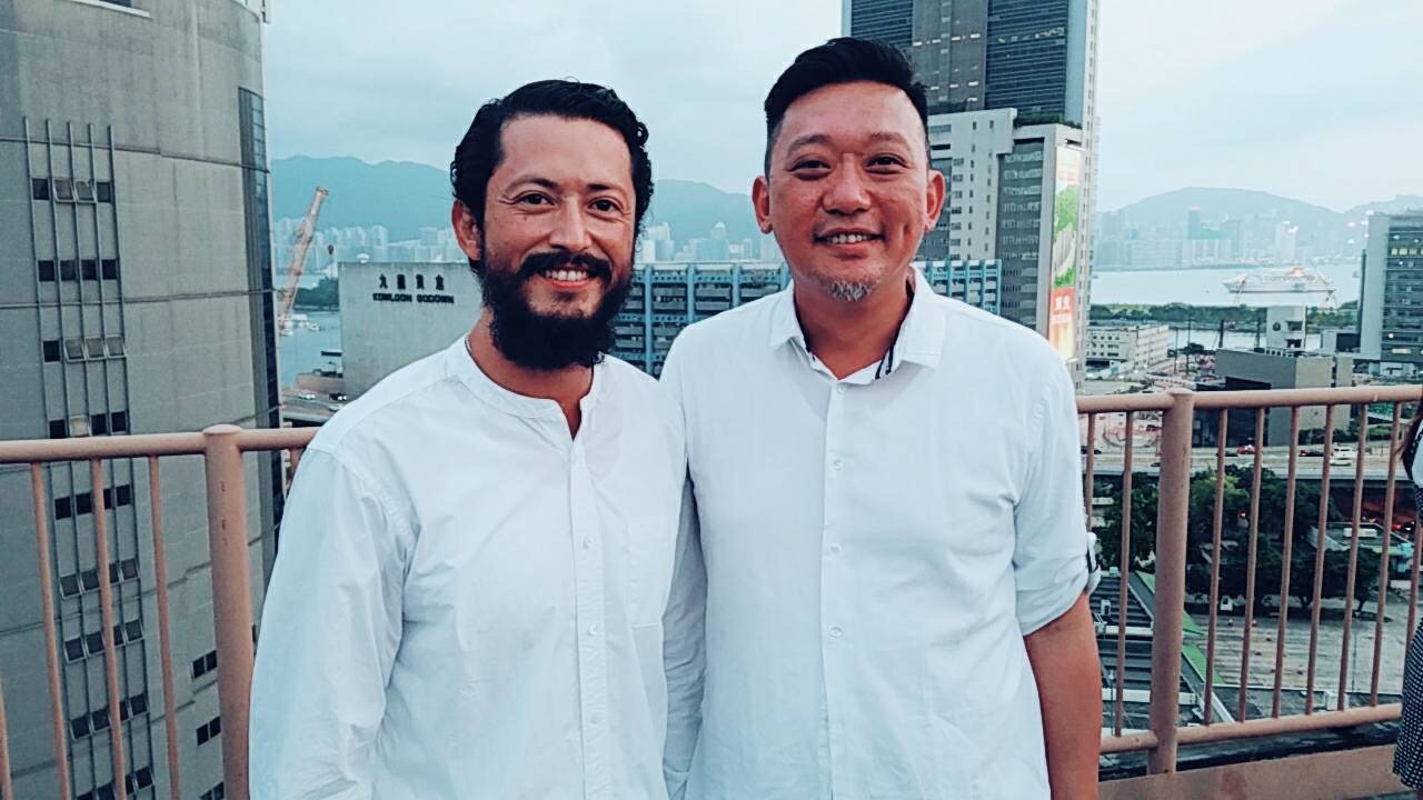 「智歯（親知らず）」メイキングカット。左から池内博之、ソイ・チェン。