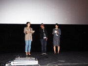第22回釜山国際映画祭での「ナミヤ雑貨店の奇蹟」公式上映に登壇した廣木隆一（中央）。