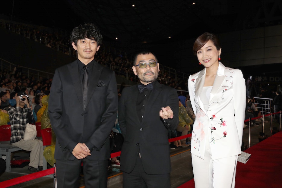 佐藤江梨子、瑛太、武正晴が釜山国際映画祭のレッドカーペットに登場