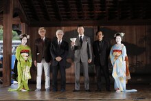 京都国際映画祭2017オープニングセレモニーの様子。左から2番目より木村大作、佐藤忠男、浅野忠信、奥山和由。