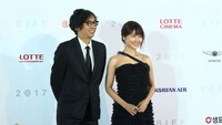 左から行定勲、有村架純。