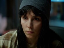 「セブン・シスターズ」より、ノオミ・ラパス演じる“金曜”。