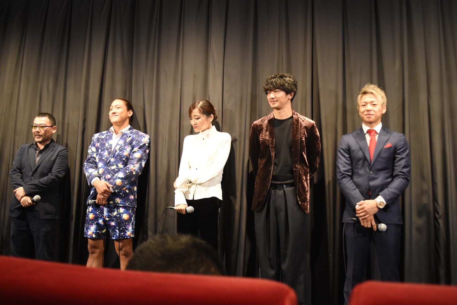 「リングサイド・ストーリー」初日舞台挨拶の様子。