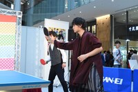 佐野勇斗（手前）