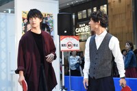 左から佐野勇斗、川口陽陽。