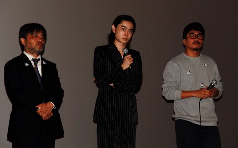 左から岸善幸、菅田将暉、ヤン・イクチュン。