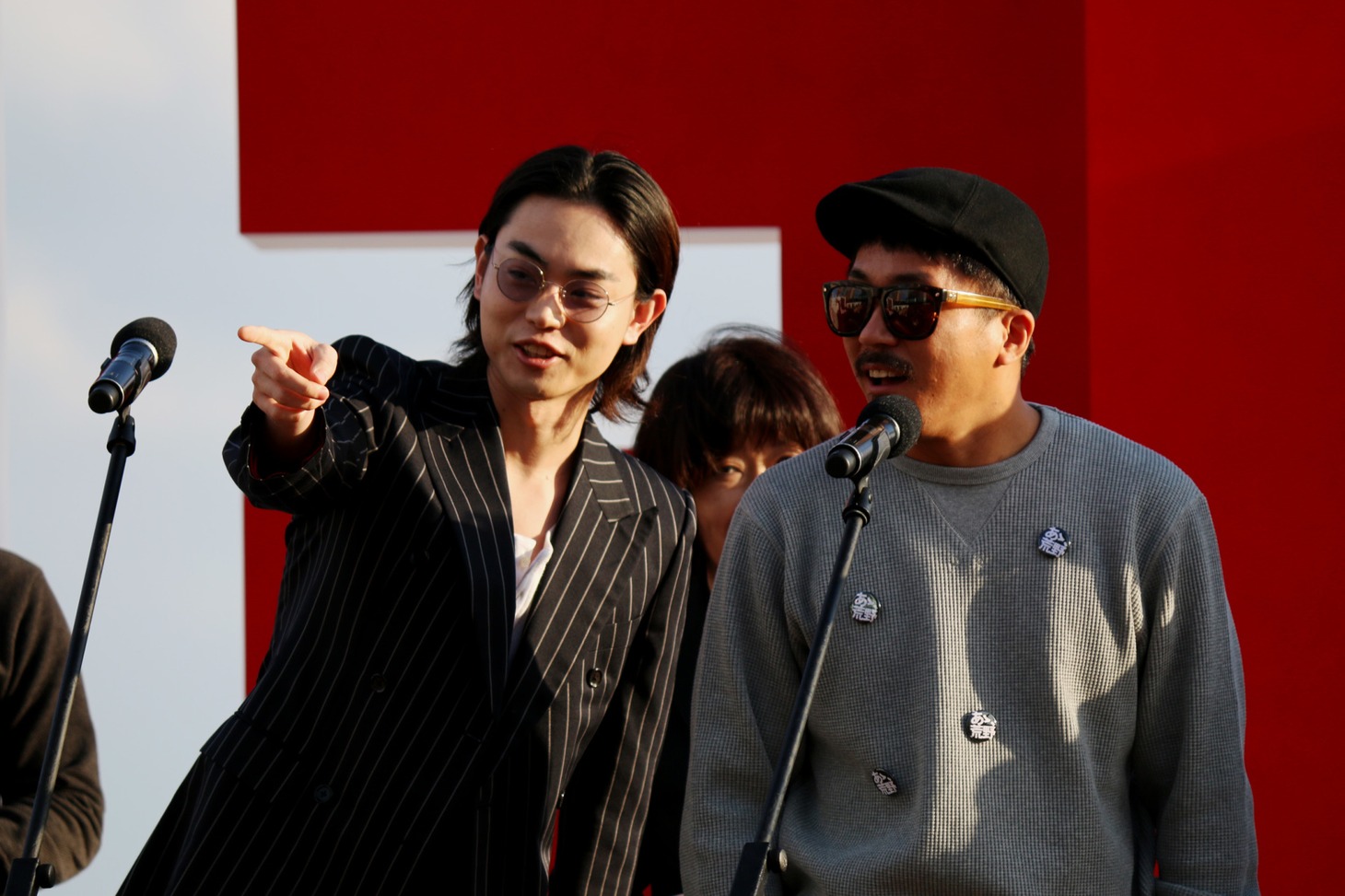 左から菅田将暉、ヤン・イクチュン。